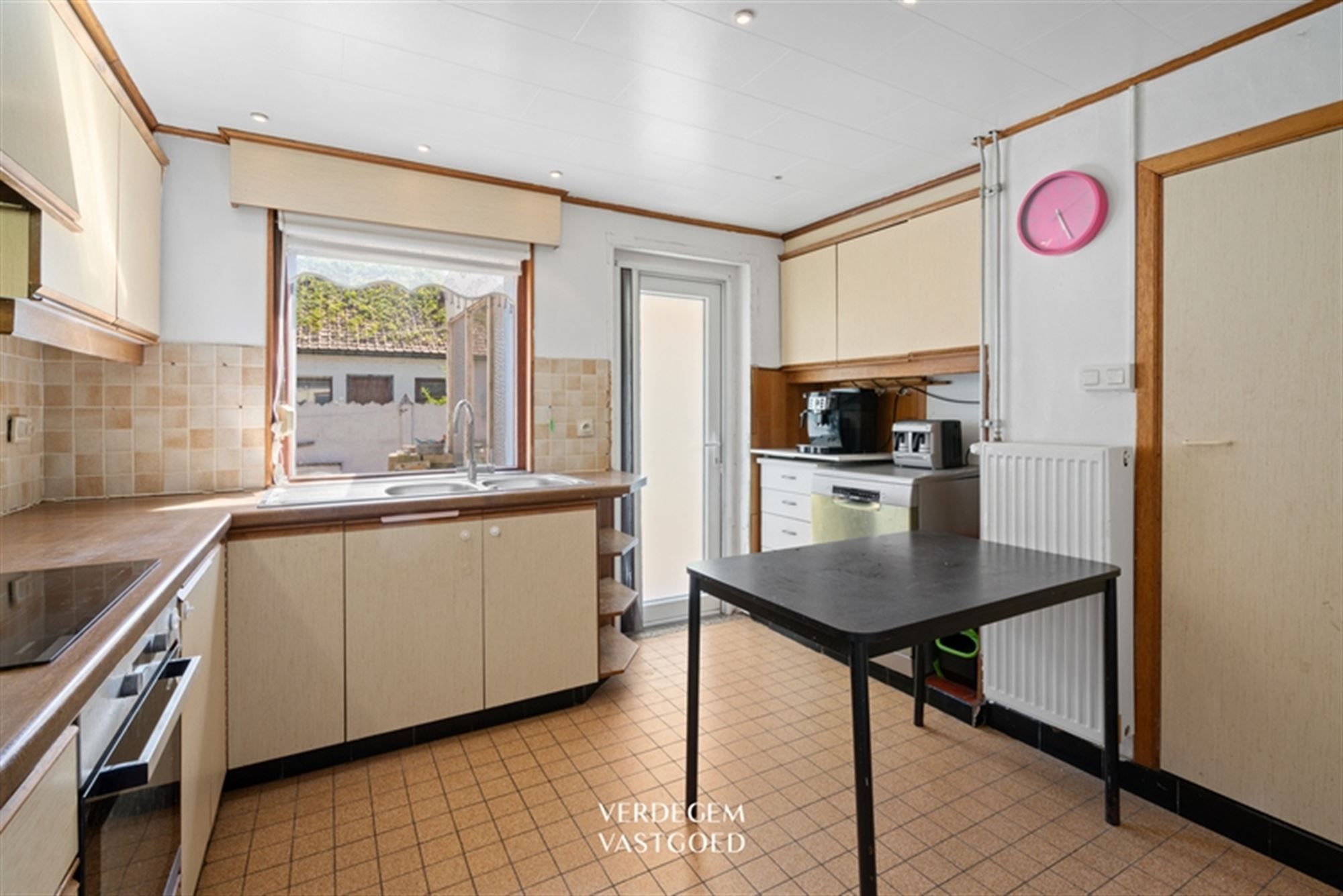 Huis met 3 slaapkamers, garage en tuin foto 8