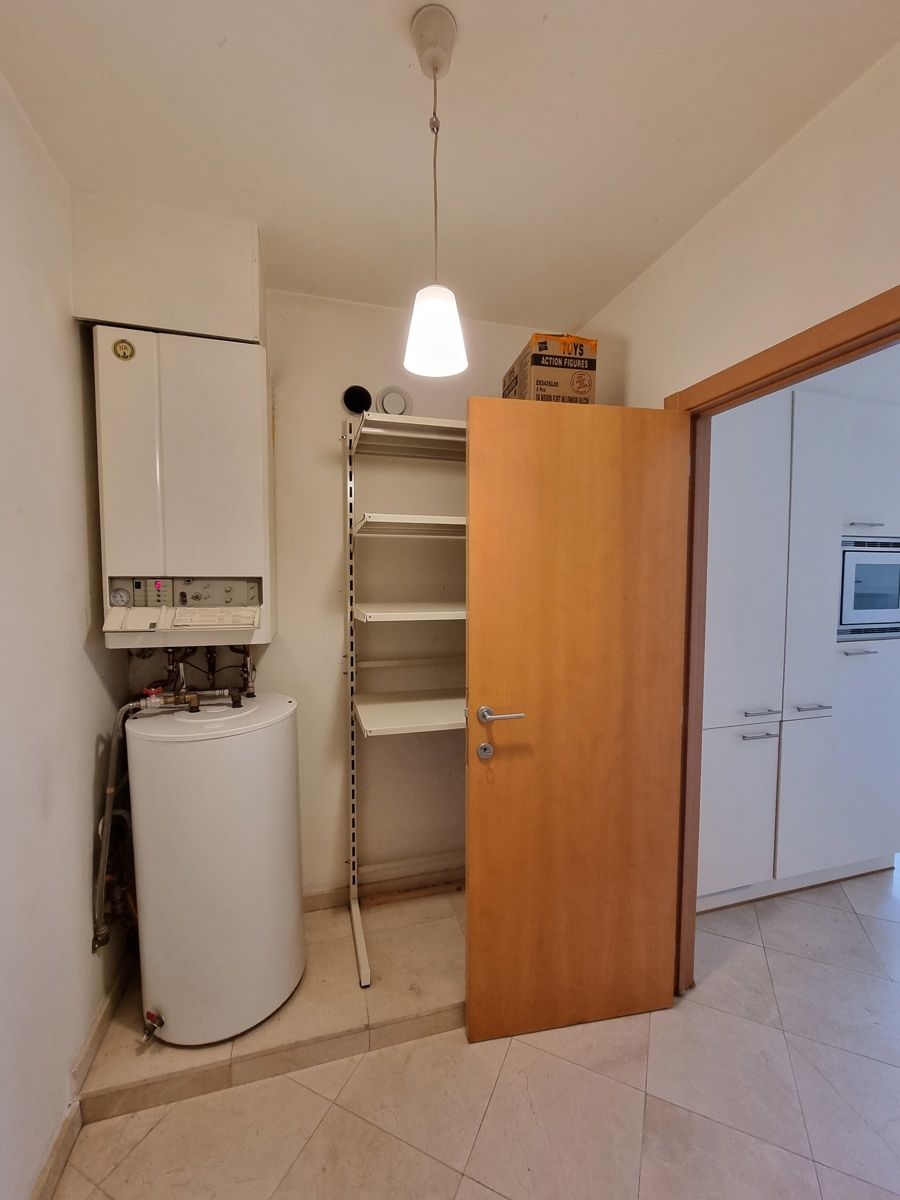 Appartement met 2 slaapkamers, ruim terras en staanplaats! foto 10