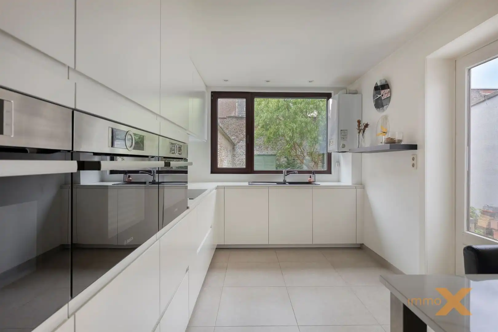 GROTE STADSWONING MET GARAGE EN TUIN foto 10