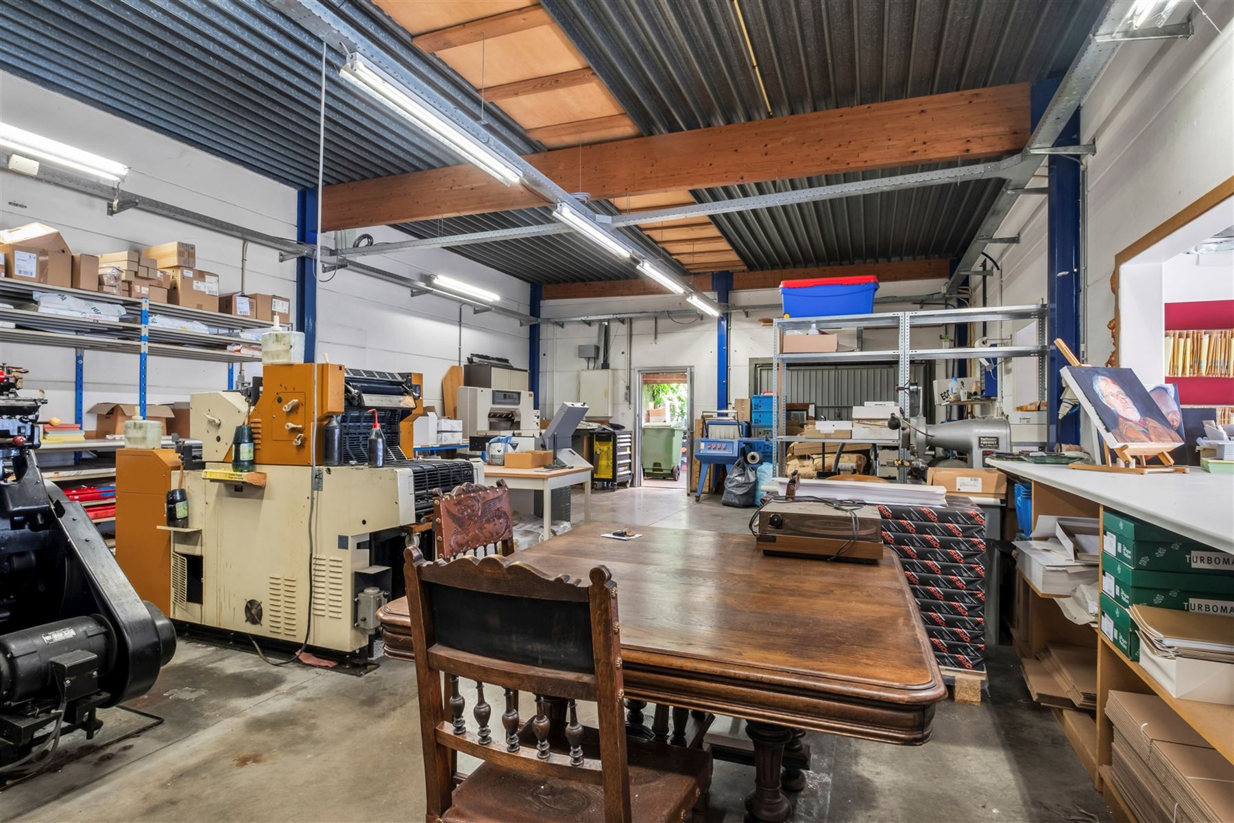 Ruime woning met praktijkruimte, magazijn  in het centrum foto 14