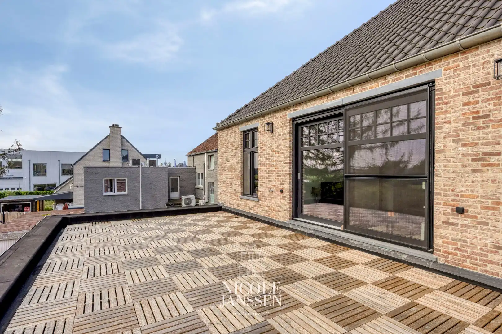 Handelspand met bovenwoning foto 39