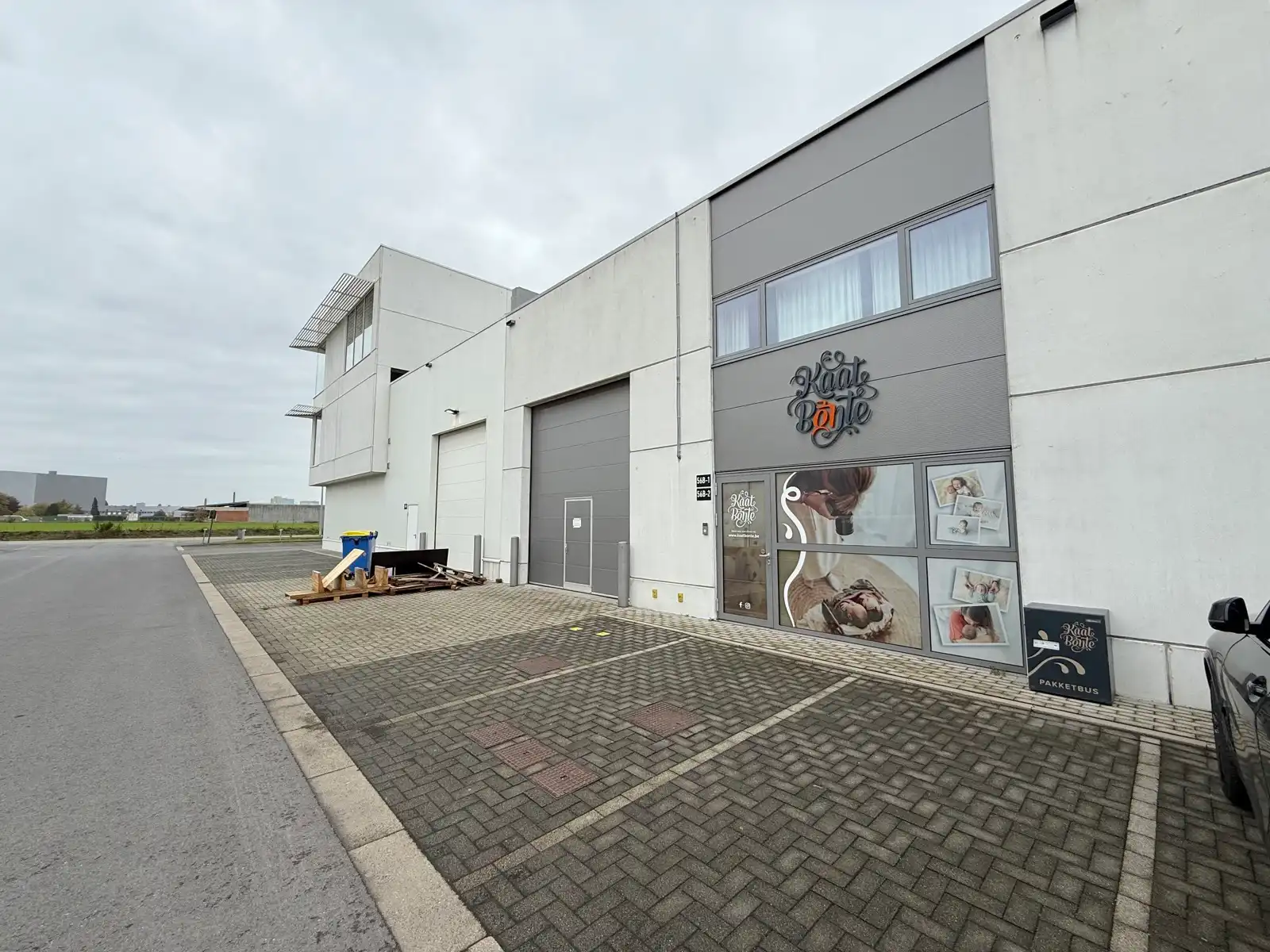 Perfect afgewerkt industriepand met kantoor en loods foto 37