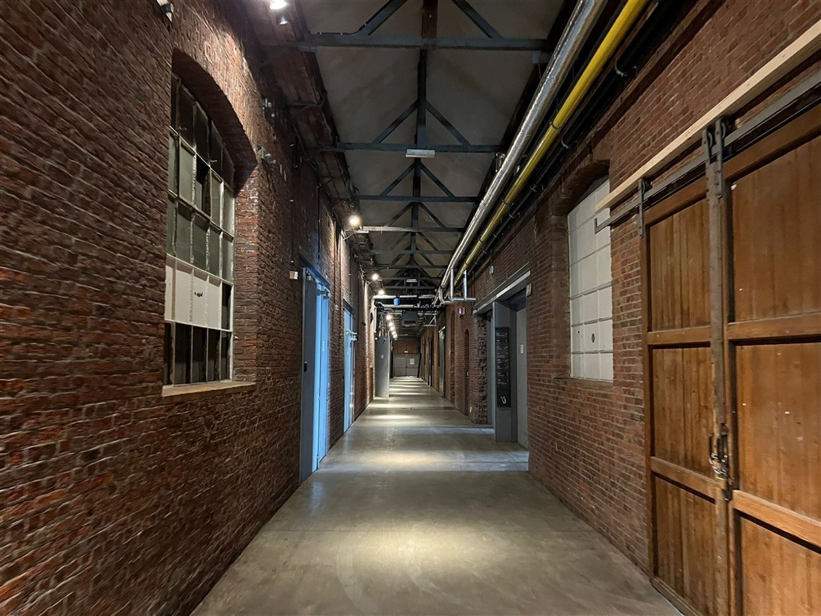 Kantoorruimten & ateliers in de Eskimofabriek foto 2