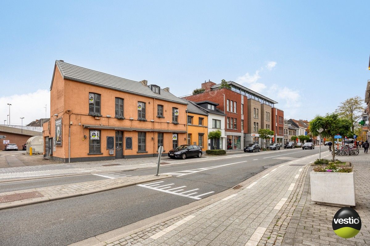 Handelspand met woonst / projectopportuniteit aan de Luikersteenweg. foto 2