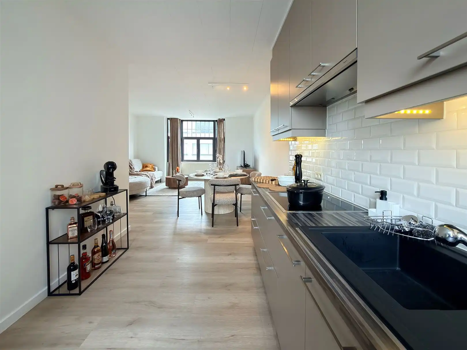 Handelsgelijkvloers, 3 appartementen en eigen parking!! foto 29