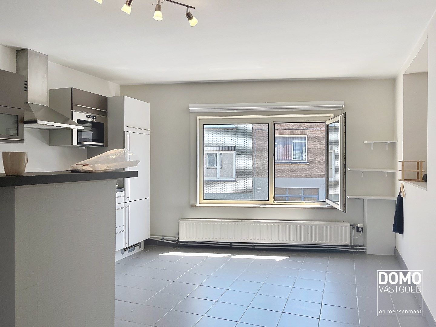 LICHTRIJK APPARTEMENT OP EERSTE VERDIEPING MET INPANDIG TERRAS foto 4