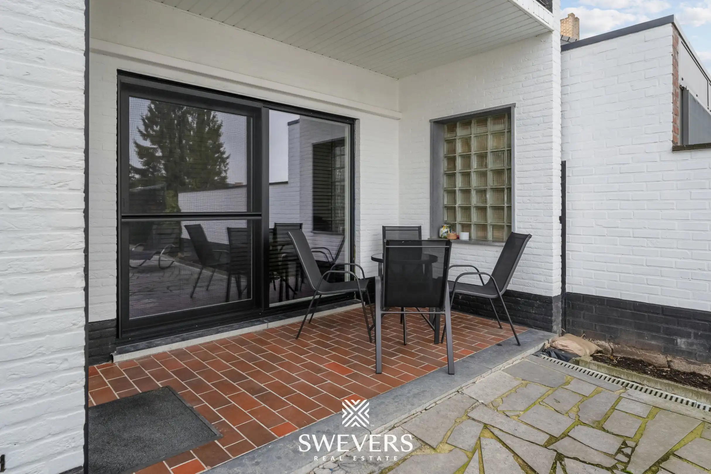 Volledig vernieuwd pareltje met terras, balkon & loods in Riemst foto 24