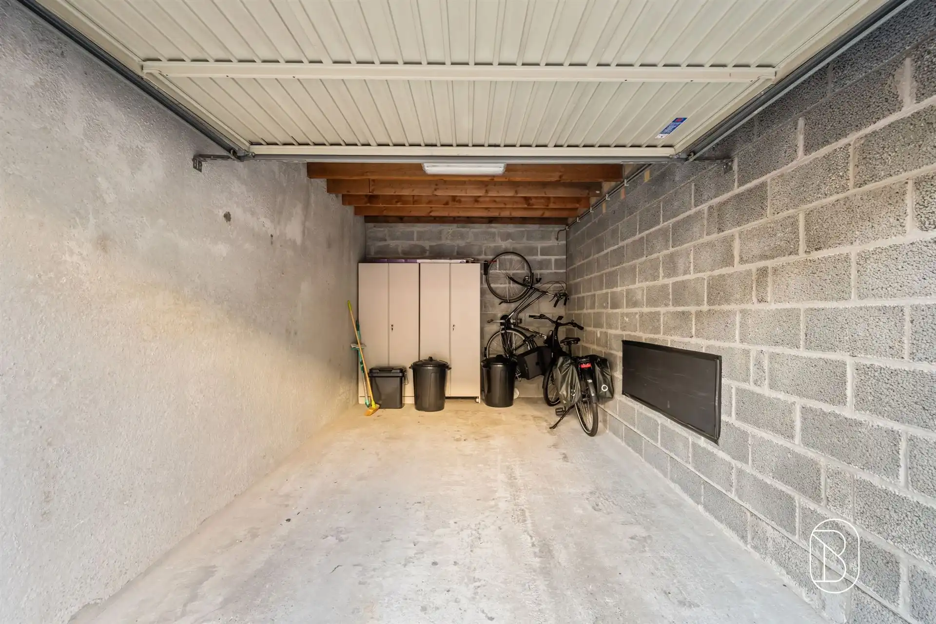 Verzorgd appartement met 2 slk & garage in centrum Kortrijk! foto 12