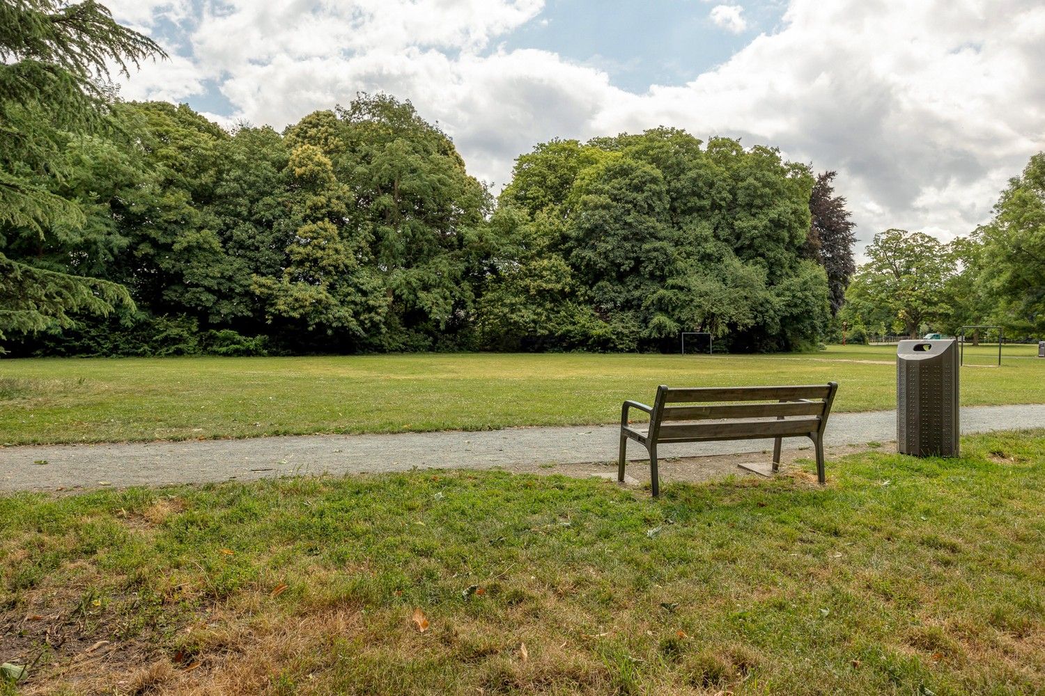 Kleinschalig opbrengsteigendom met 3 ruime appartementen op toplocatie foto 28