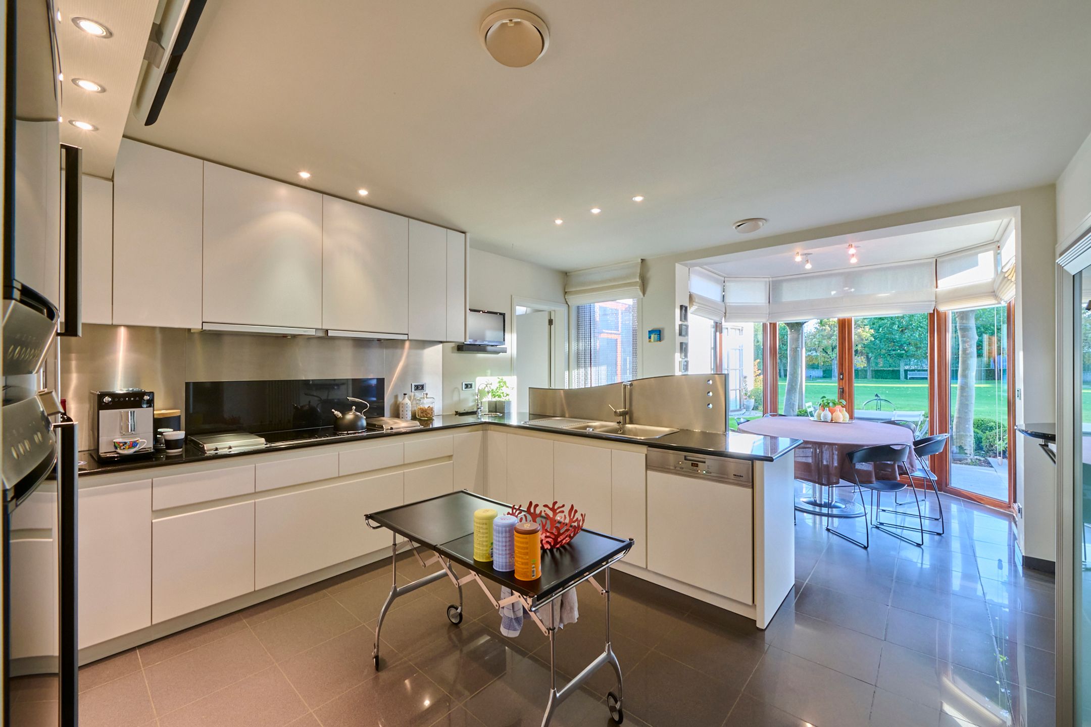 Perceel industriegrond met bestaande villa foto 5