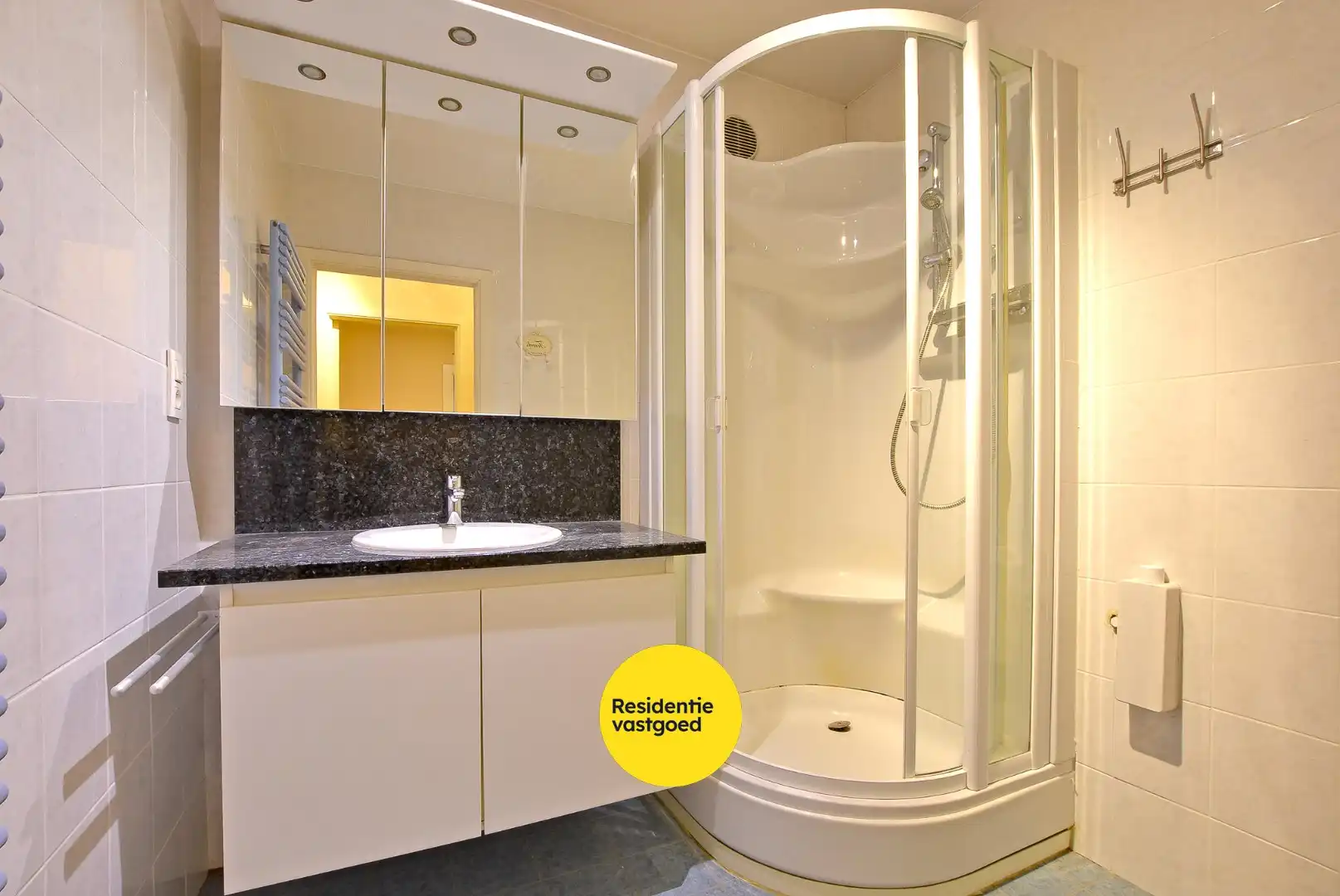 Prachtige 2/3-slaapkamer appartement (112m² + 12m²) in de winkelstraat van Nieuwpoort-stad. foto 14