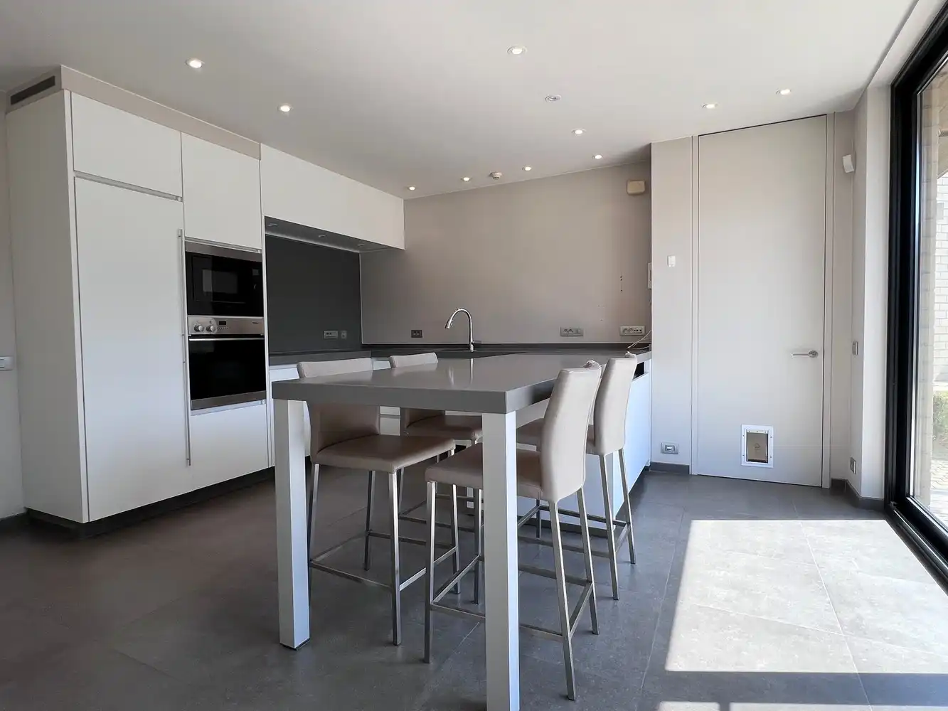 Instapklare woning met 5 slaapkamers en praktijk/kantoorruimte foto 7