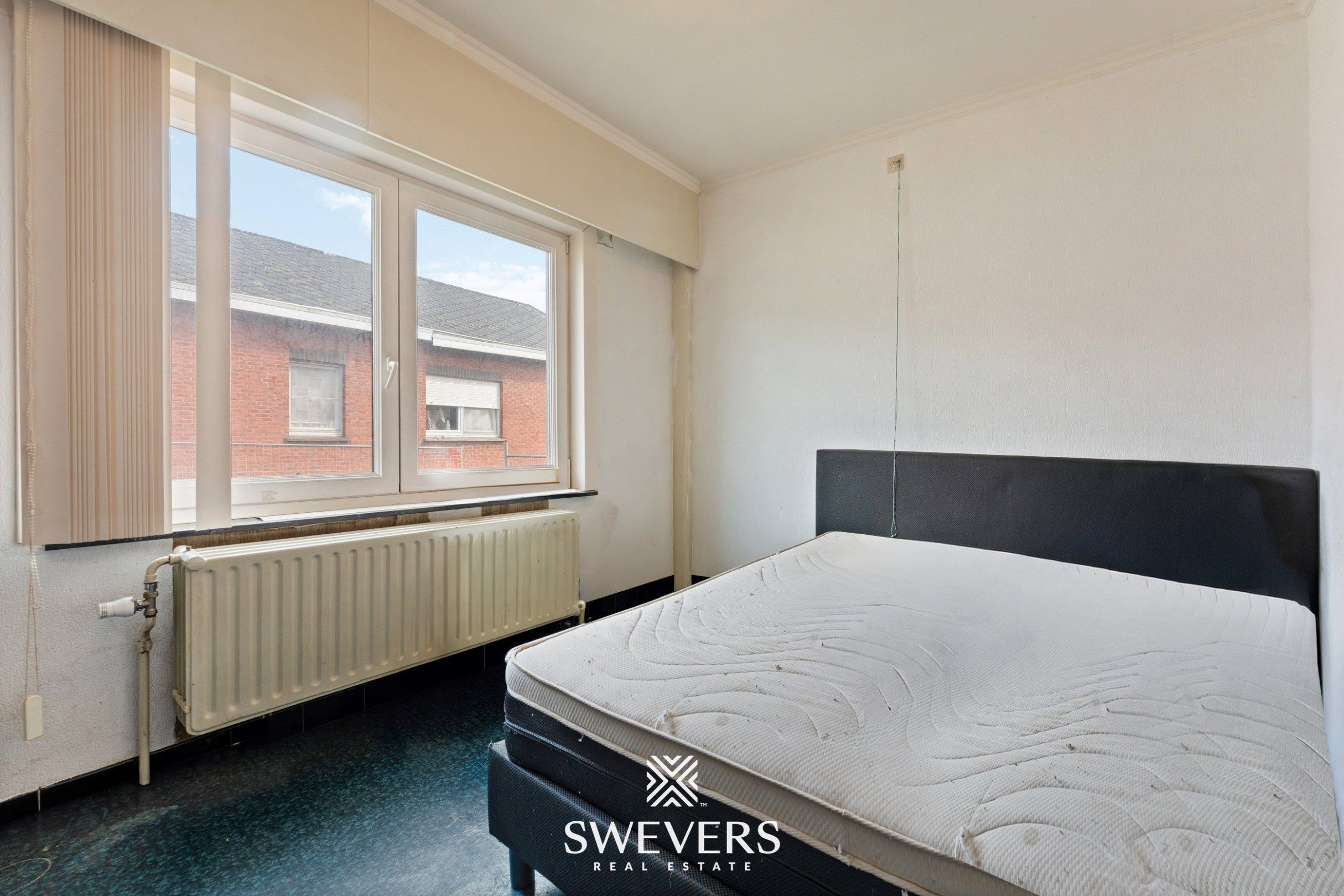 Te renoveren woning met 3 slaapkamers en hangar  foto 26