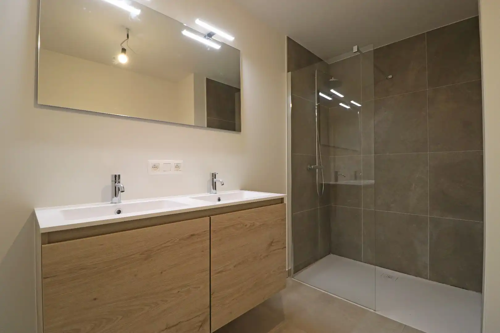 Nieuwbouwappartement met parkeerplaats foto 7