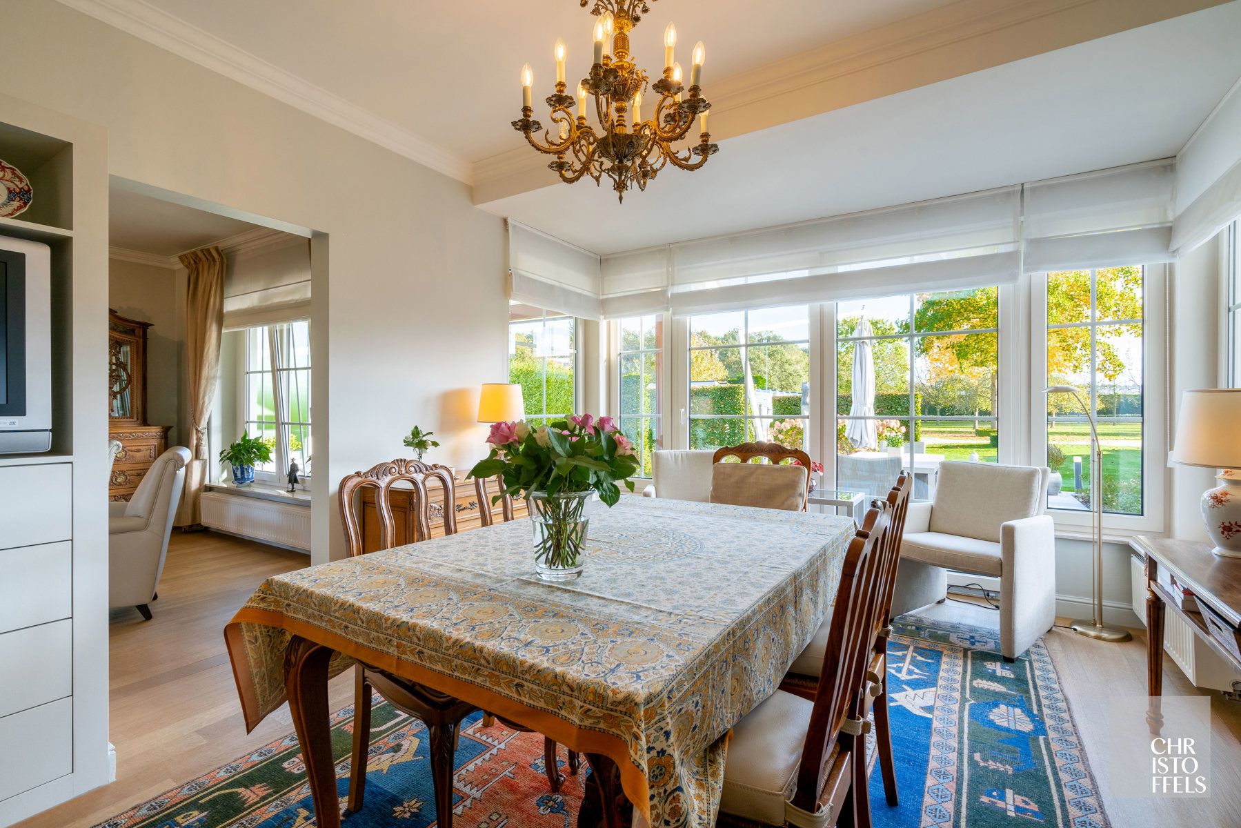 Eigentijdse villa (428m²) met zwembad en 2de woning (187m²) op perceel van 36a43ca.  foto 27