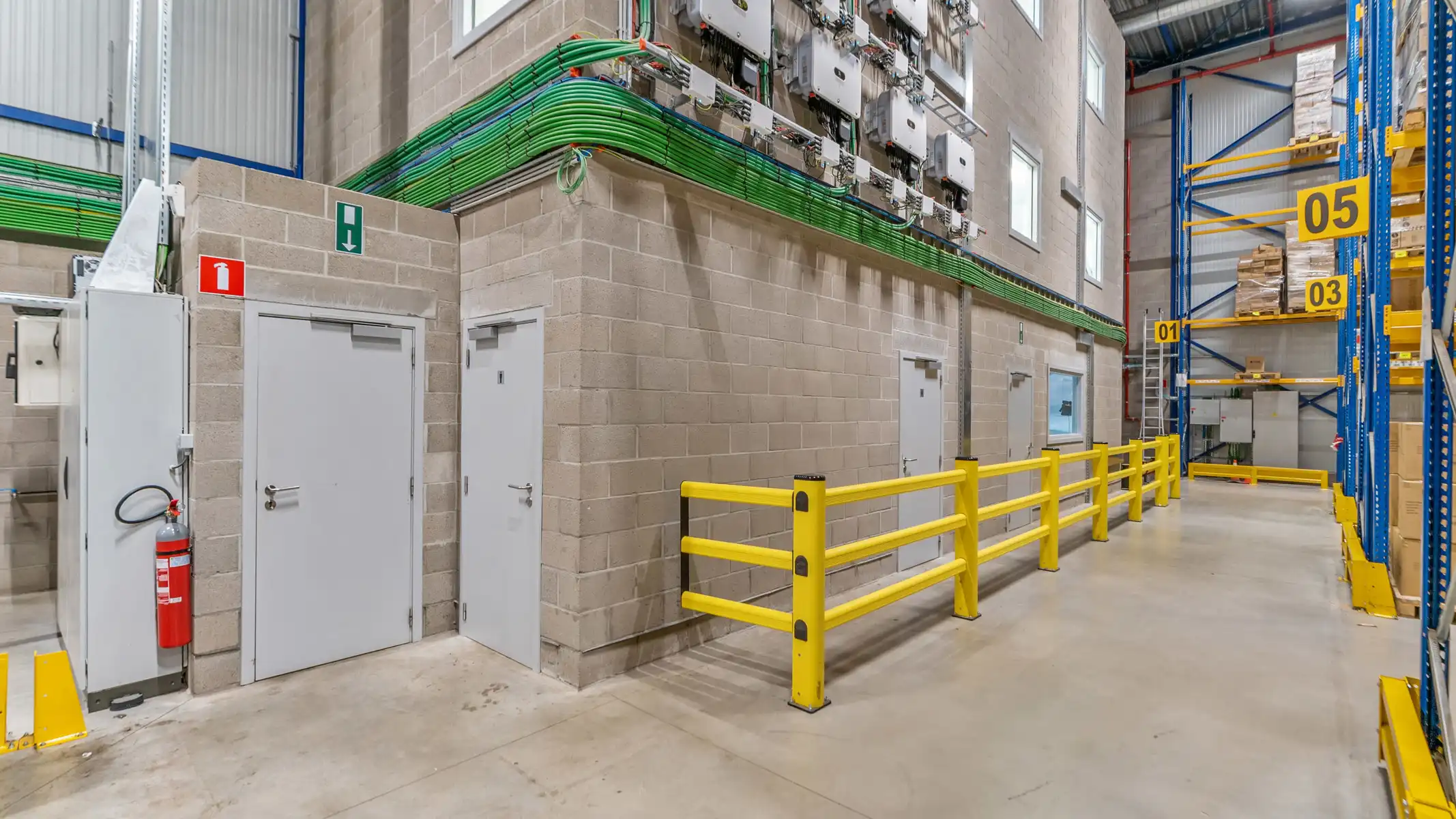 Volledig uitgerust distributiecentrum in nieuwbouwstaat foto 34