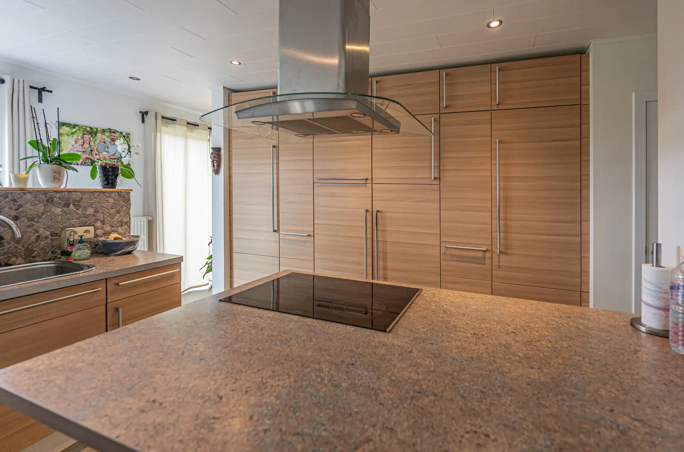 Moderne gezinswoning met inpandige garage en grote tuin. foto 7