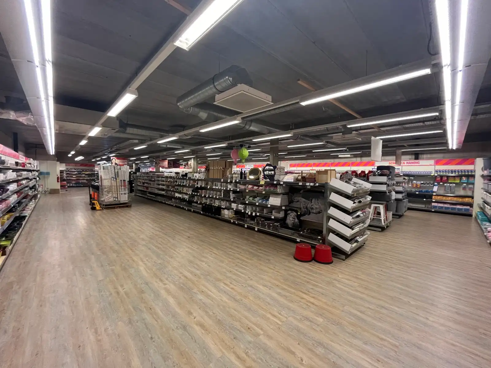 Handelsgelijkvloers te huur – Centrum Lanaken foto 10