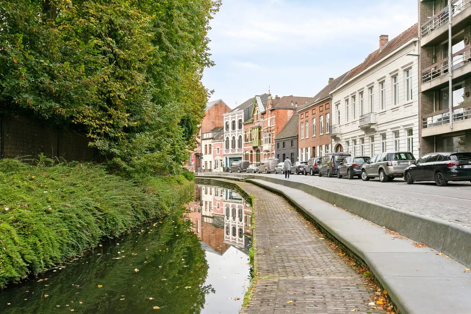 PRACHTIG GERENOVEERDE WONING MET STADSTUIN! foto 4