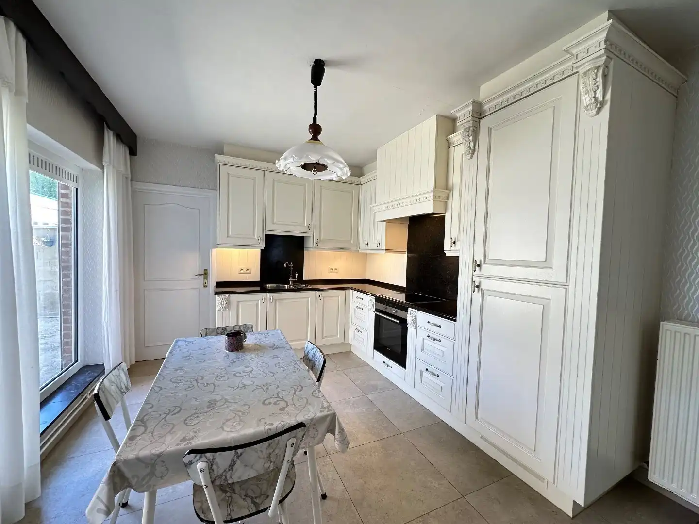 Woning met 4 slaapkamers, tuin en bewoonbare oppervlakte van 308 vierkante meter foto 5