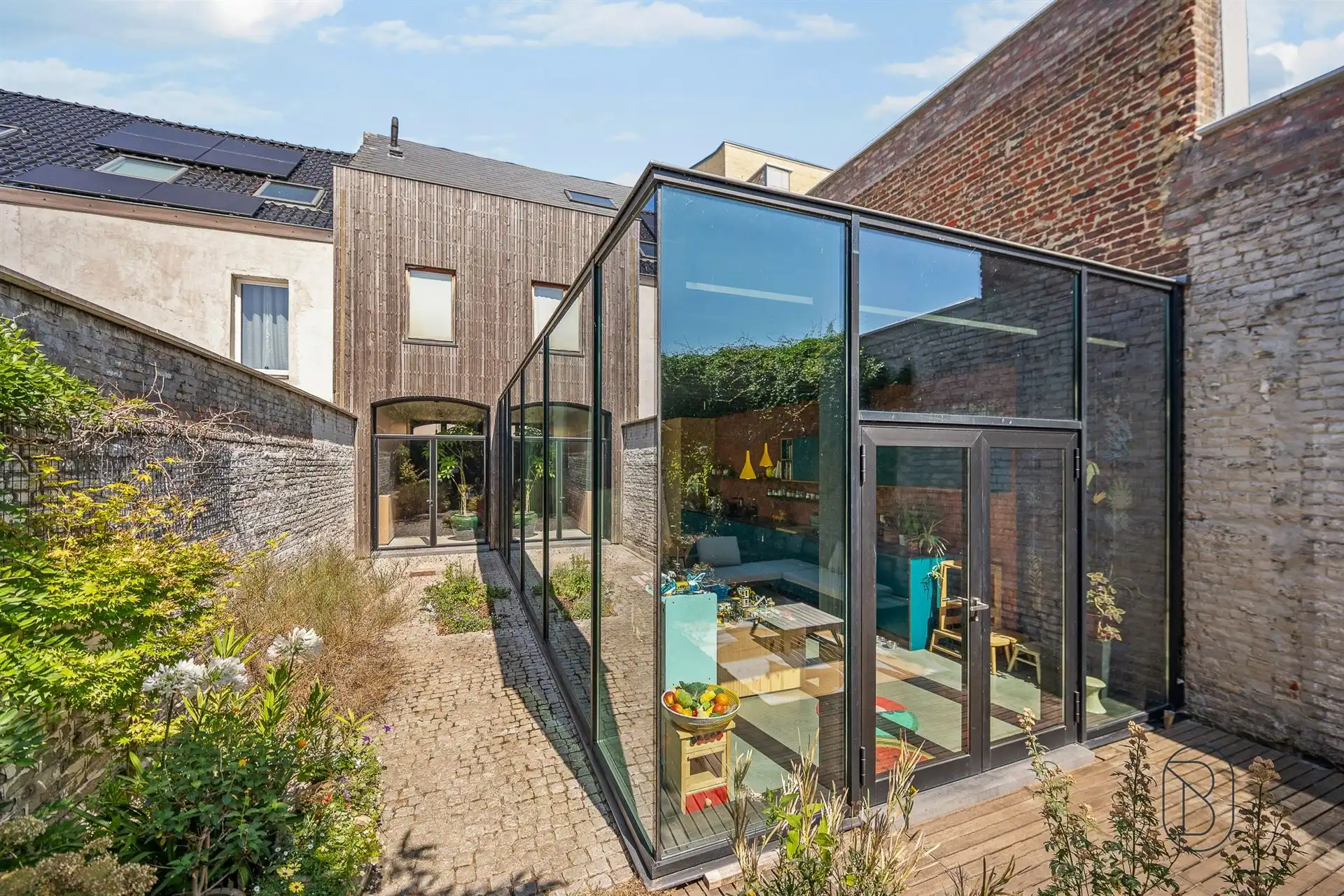 Prachtig gerenoveerde herenwoning met tuin & atelier/duplex foto 3