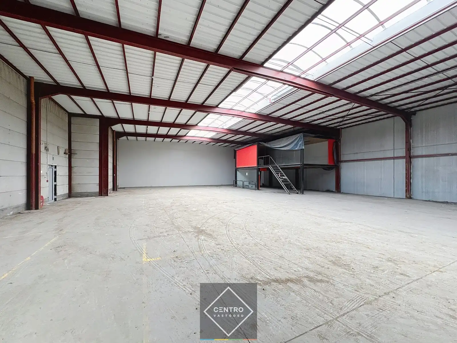 Unit van 749 m² (aangesloten op het WARMTENET) met 8 parkeerplaatsen op TOP-locatie te Kortrijk. foto 5