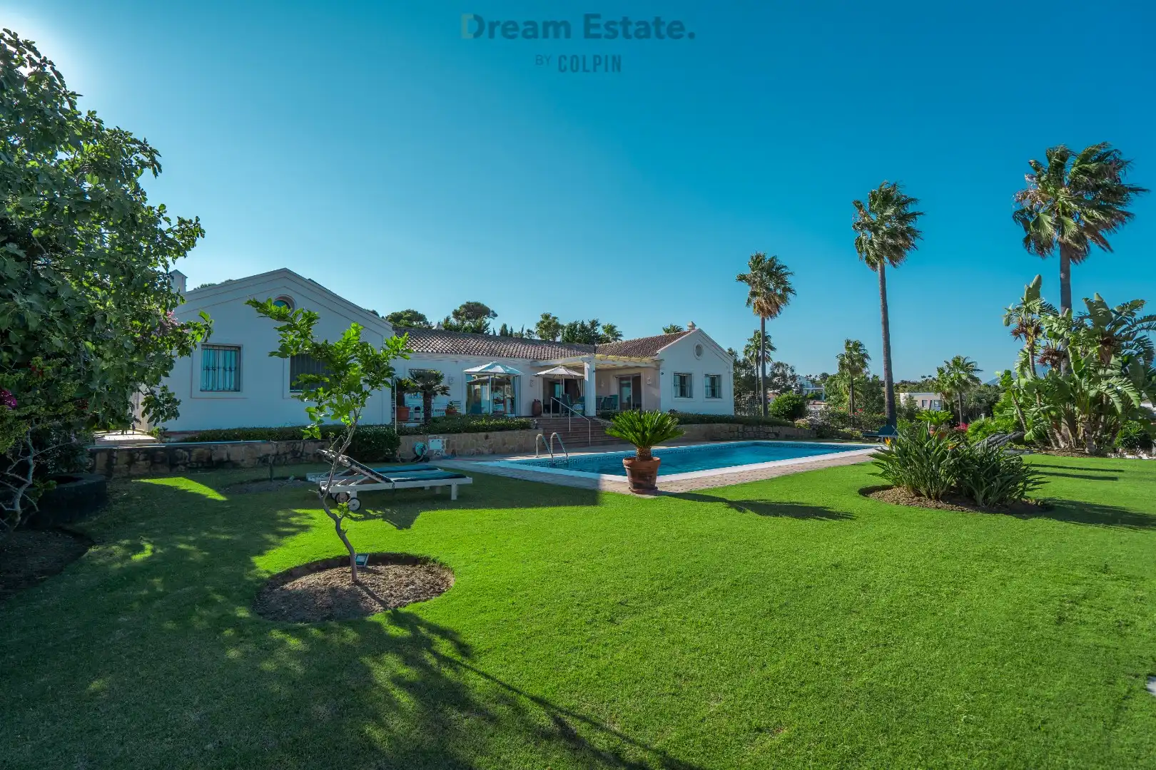 Fantastische villa met unieke verzichten en grote tuin foto {{pictureIndex}}