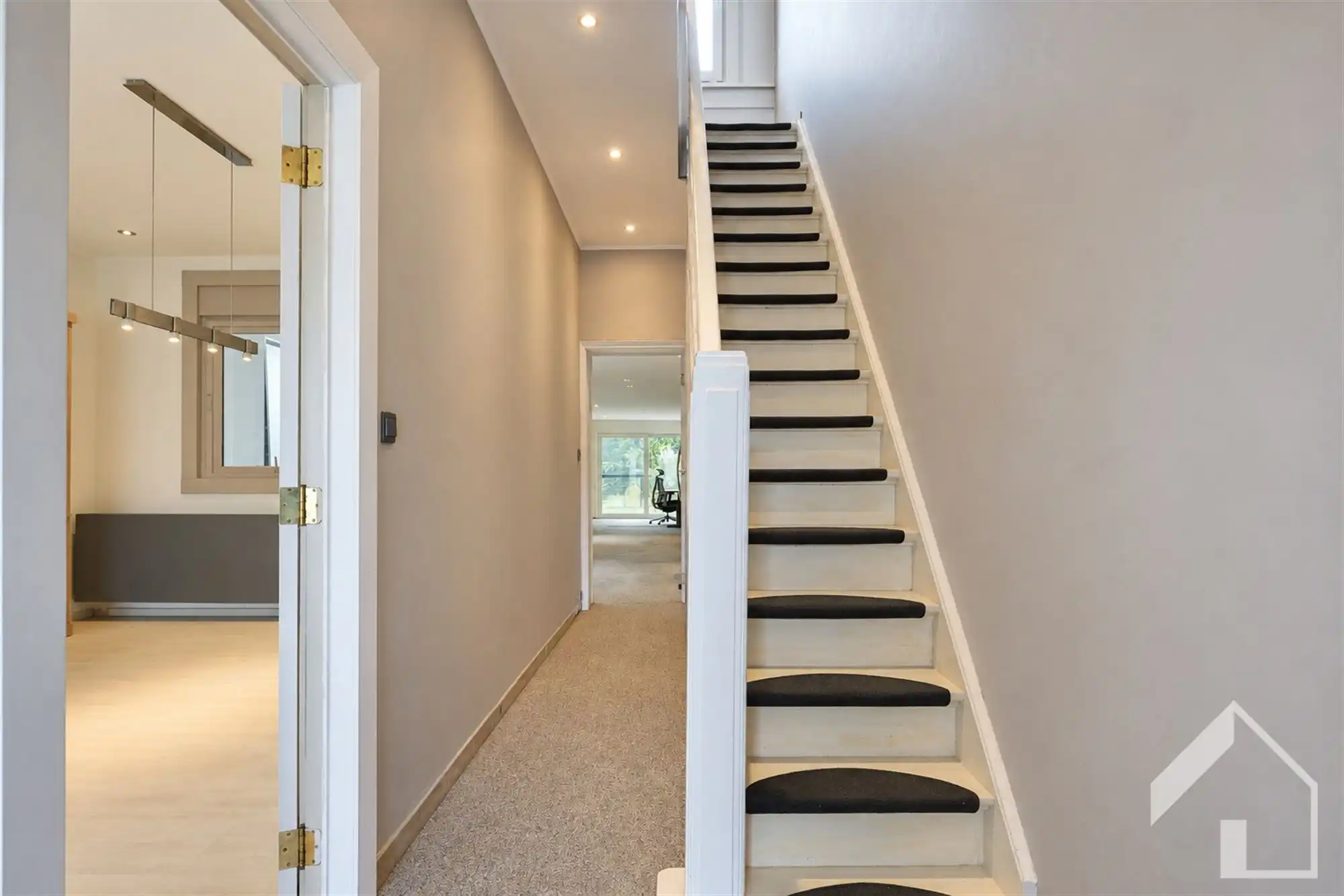 Gezellige woning met 2 slaapkamers en een ruime tuin foto 2
