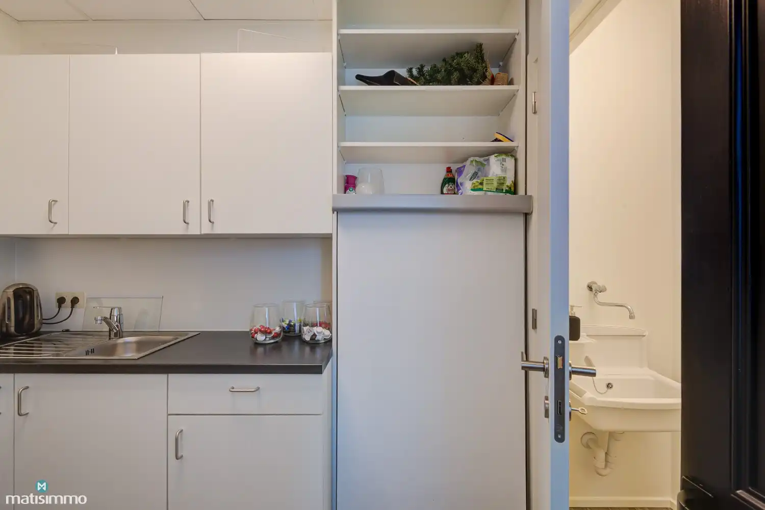 INSTAPKLAAR HANDELSPAND/KANTOORRUIMTE MET EEN UITSTEKENDE LIGGING TE HASSELT foto 14