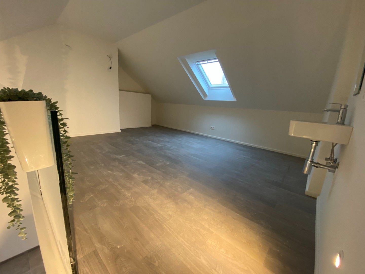Modern dakappartement in loftstijl met terras – centrum Aarschot foto 9