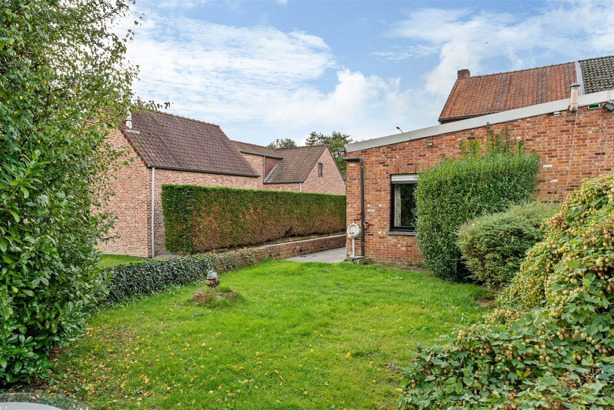 WONING MET GELIJKVLOERSE KAMER OP 950M2 foto 23