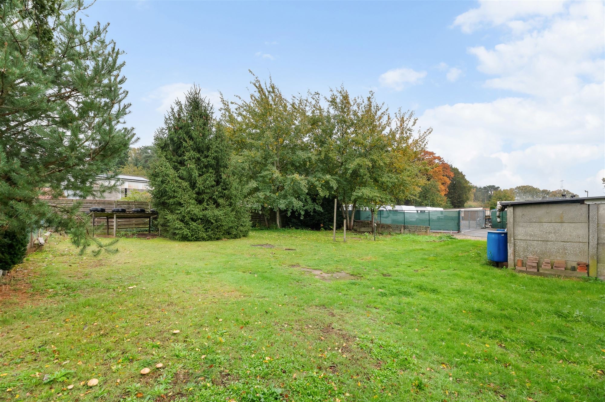 WONING MET GELIJKVLOERSE KAMER OP 950M2 foto 23