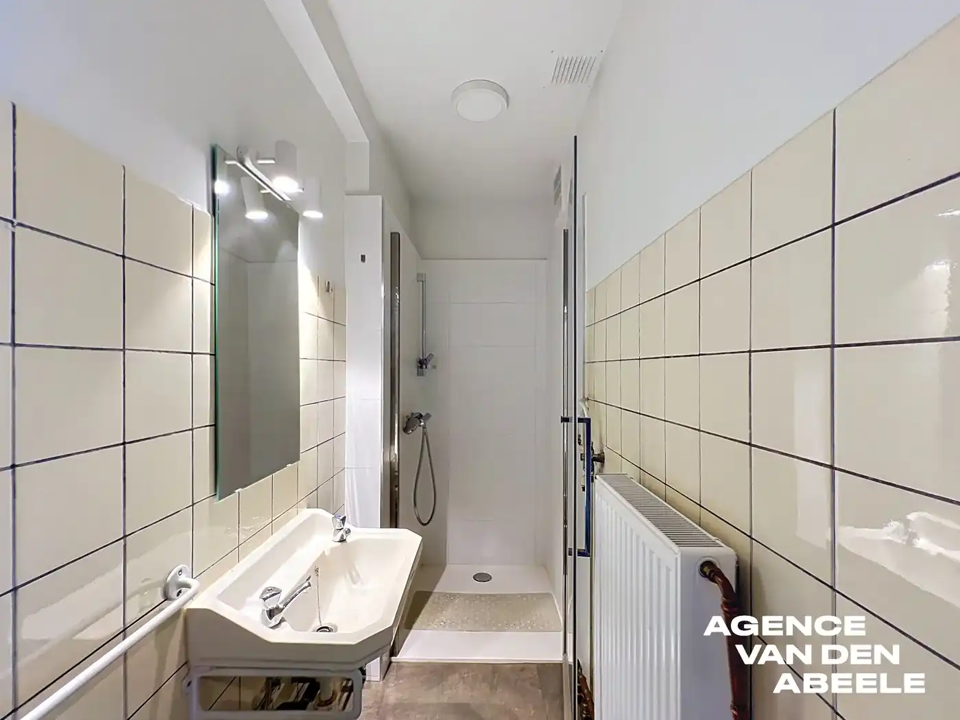 Vernieuwd appartement met 2 slaapkamers foto 7