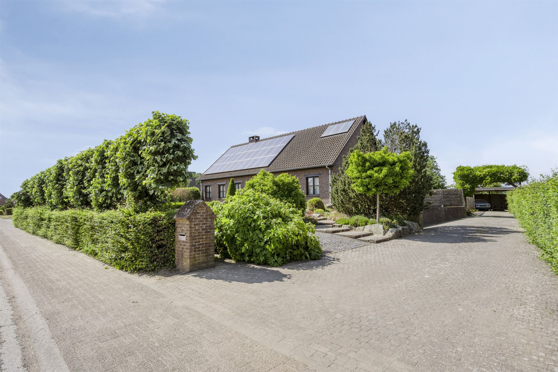Woning met prachtige tuin te koop in Laakdal foto 2