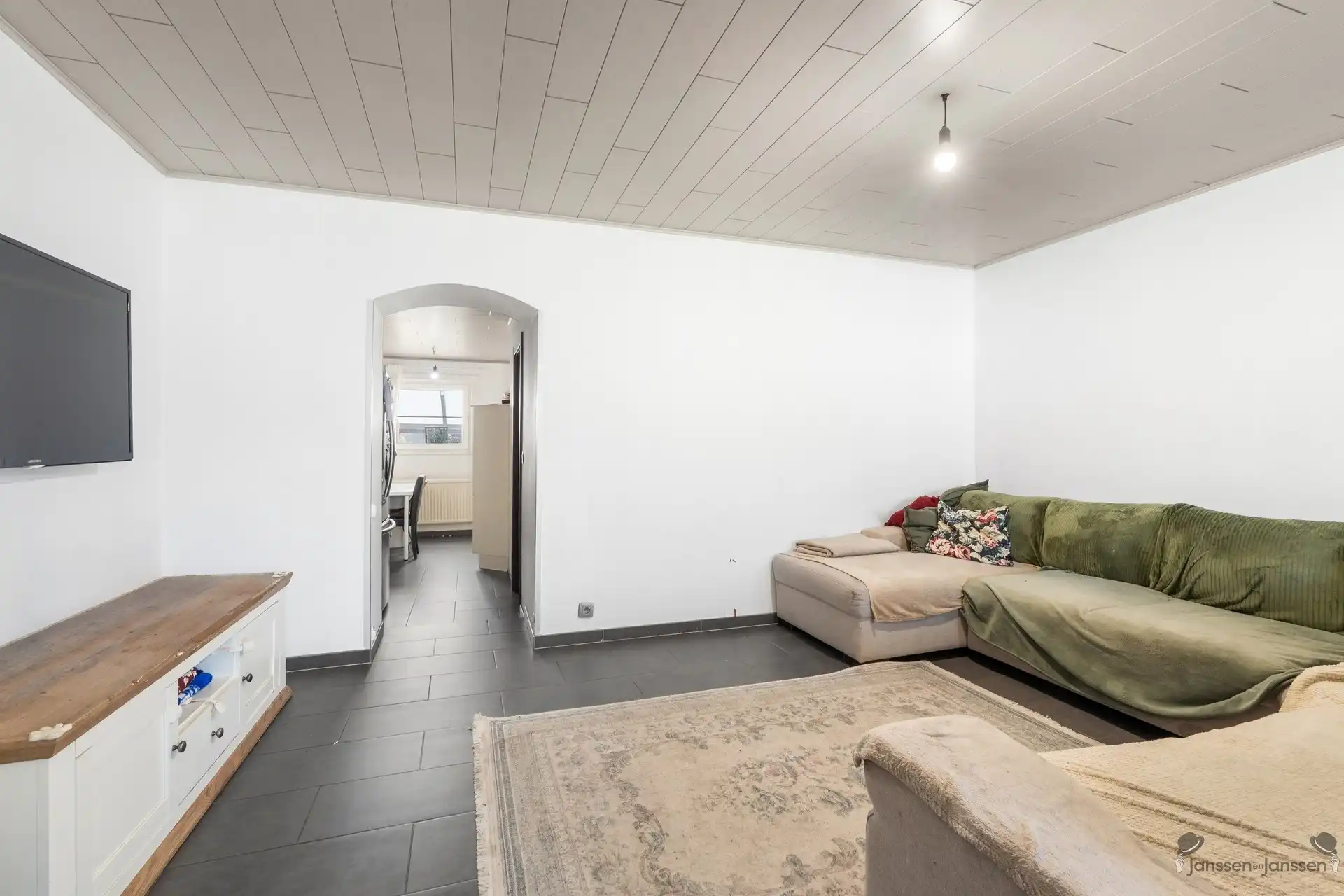 Charmante rijwoning met tuin in het groene Waterschei foto 5