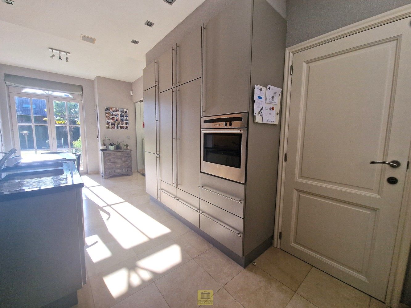 Charmante ruime villa in rustige, doodlopende straat foto 4