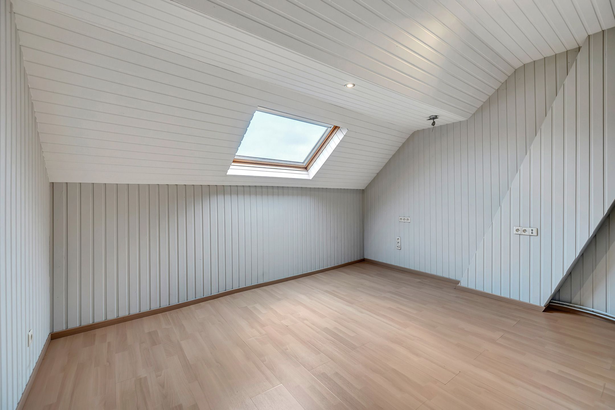 Instapklare woning met 3 slpkr, garage en tuin foto 15