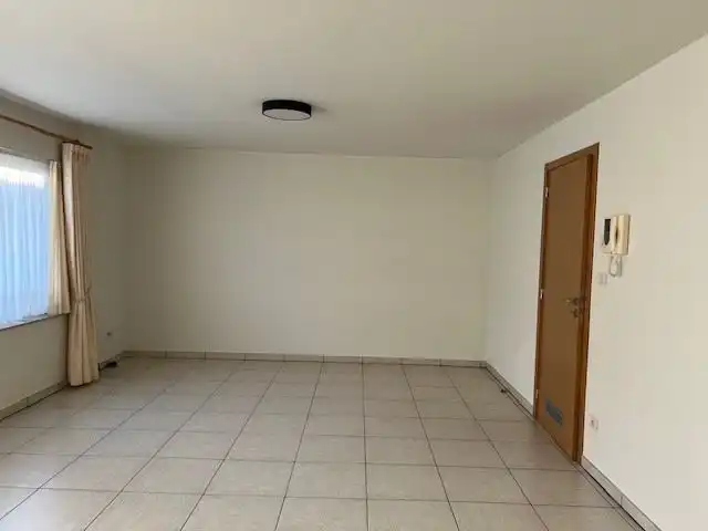 Ruim appartement met 2 slaapkamers en garage foto 2