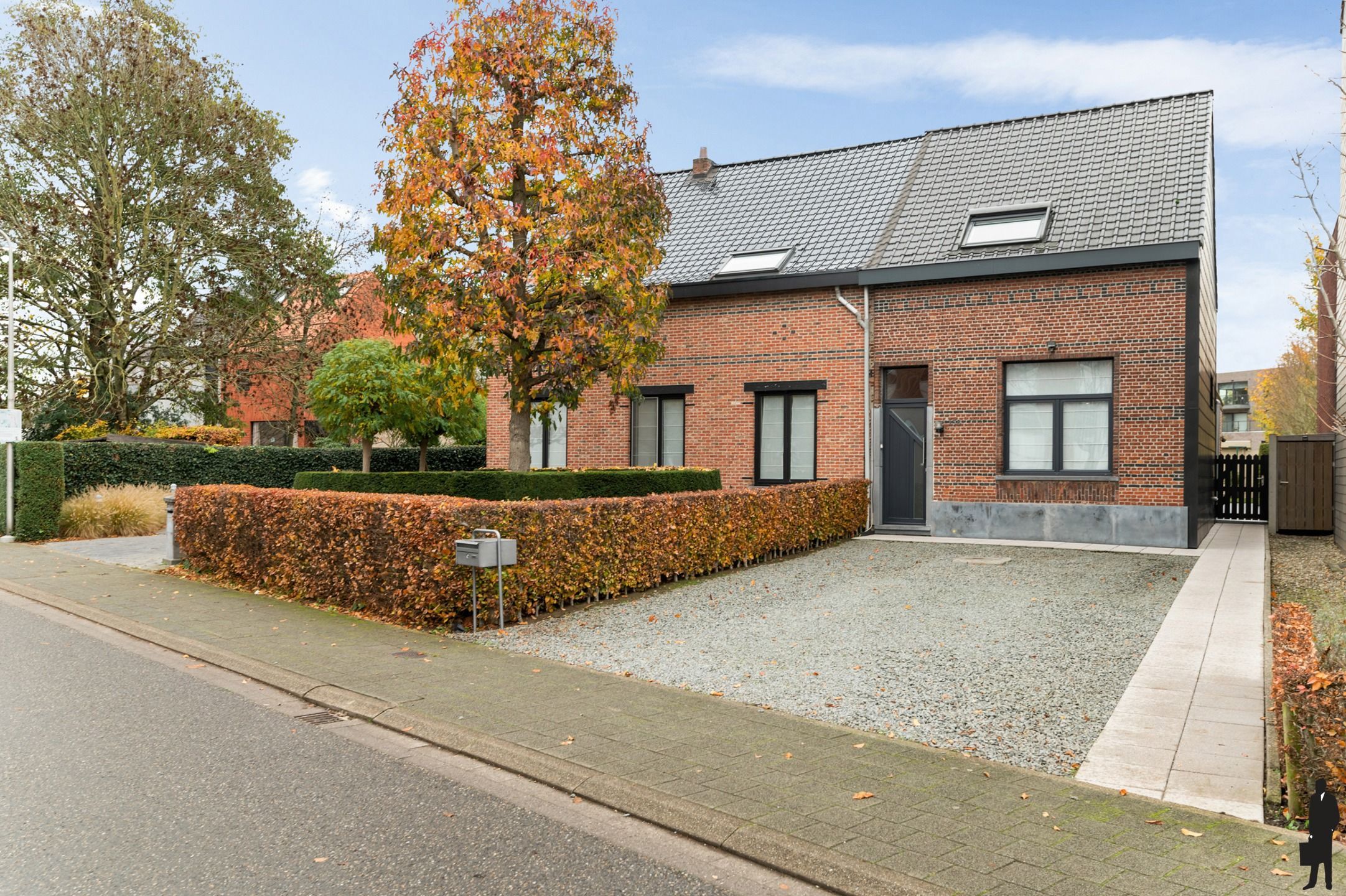 HOB met 4 slpks, bureau en prachtige tuin in centrum Edegem foto {{pictureIndex}}