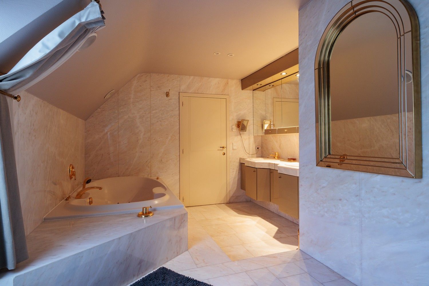 Riante villa op ruim perceel van ca. 3.928m2 foto 18