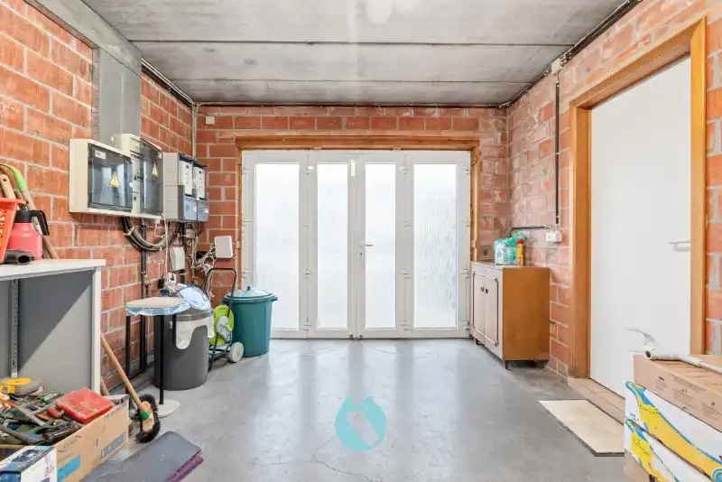 Kleinschalig gebouw met 2 appartementen en 2 garages foto 21