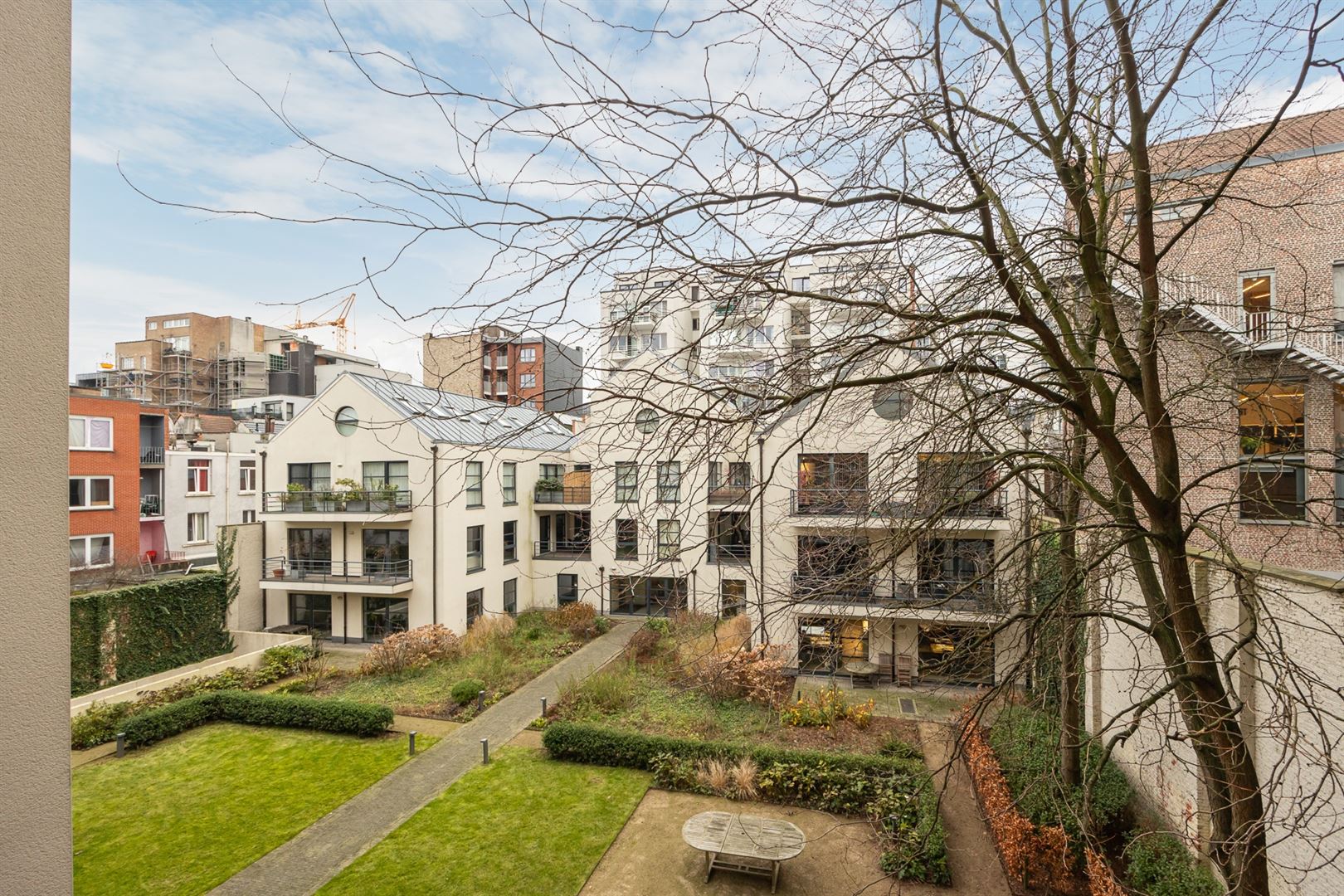 XXL loft met industriële ziel en terras foto 25