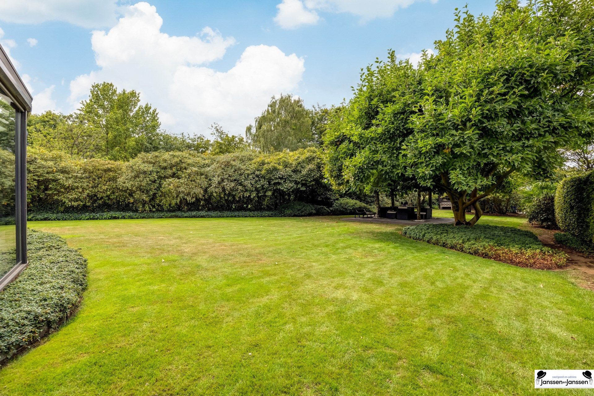 Charmante laagbouwwoning met 3 slaapkamers en prachtige tuin foto 29