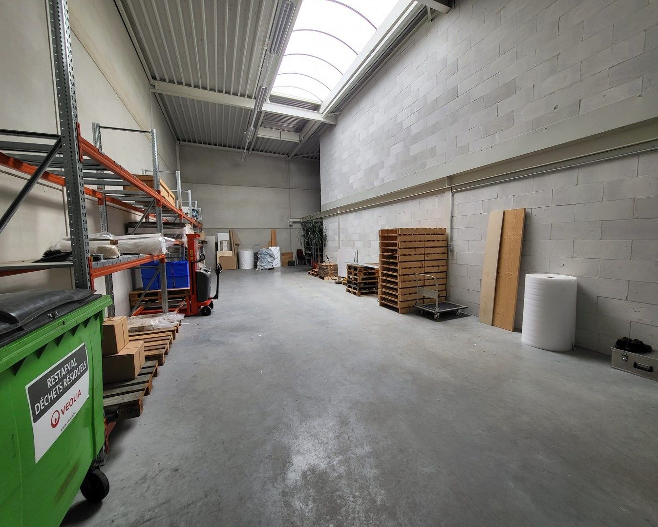 Hangar/loods met kantoor. foto 12