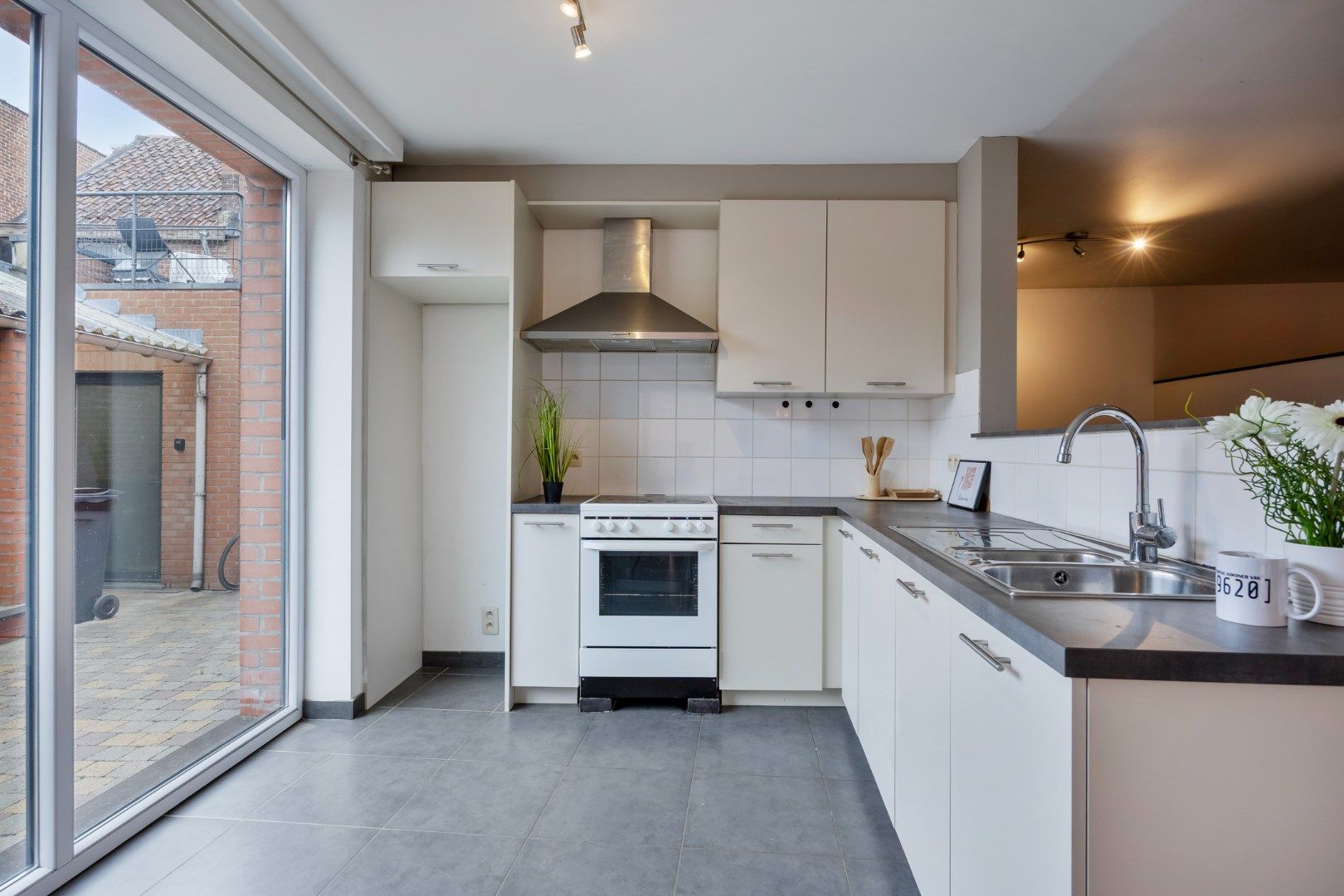 Instapklaar glvl appartement met terras foto 4