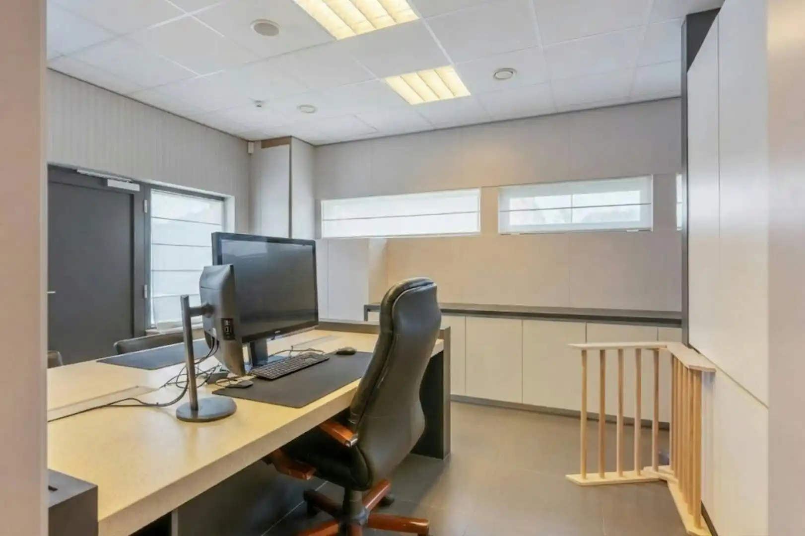 Gerenoveerde woning met praktijkruimte en 4 slaapkamers centrum Diepenbeek foto 11