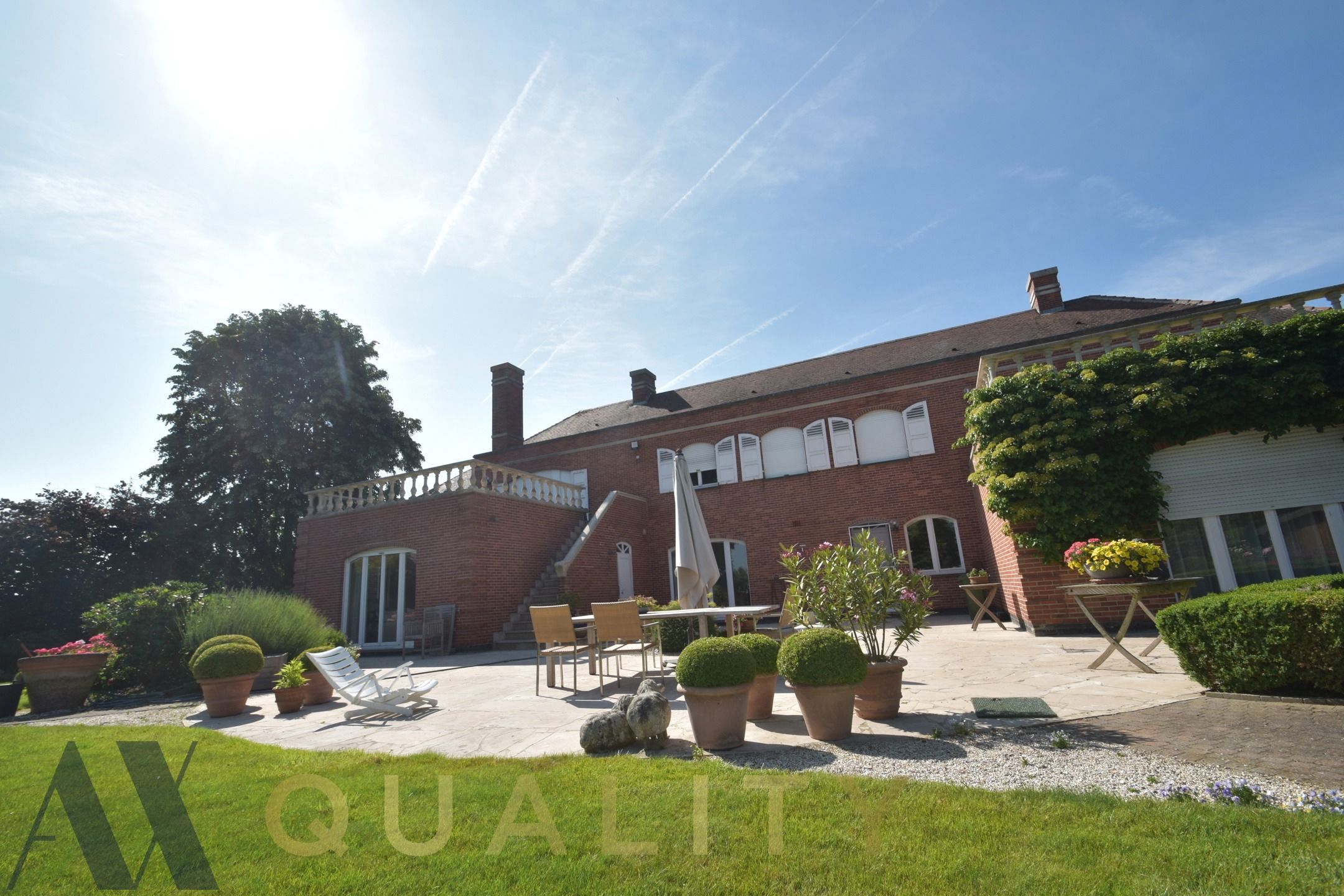 Tijdloze ruime villa met 5 slpk., dub. gar., tuin, tennisveld, polyvalente ruimte en vijver. foto 43
