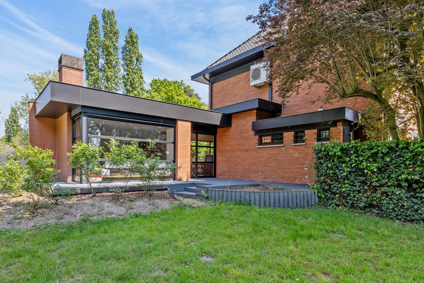 Zeer ruime, ideaal gelegen woning met praktijkruimte. foto 14
