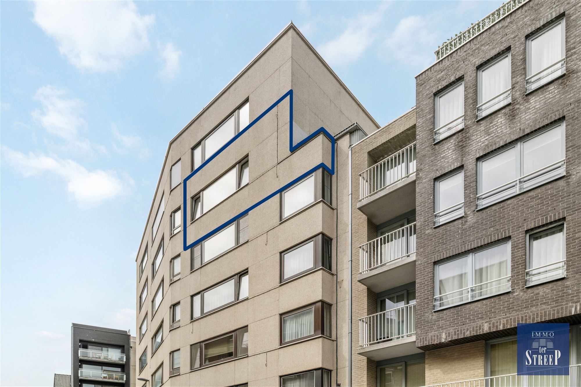 Volledig gerenoveerd appartement met 1 slaapkamer foto 2