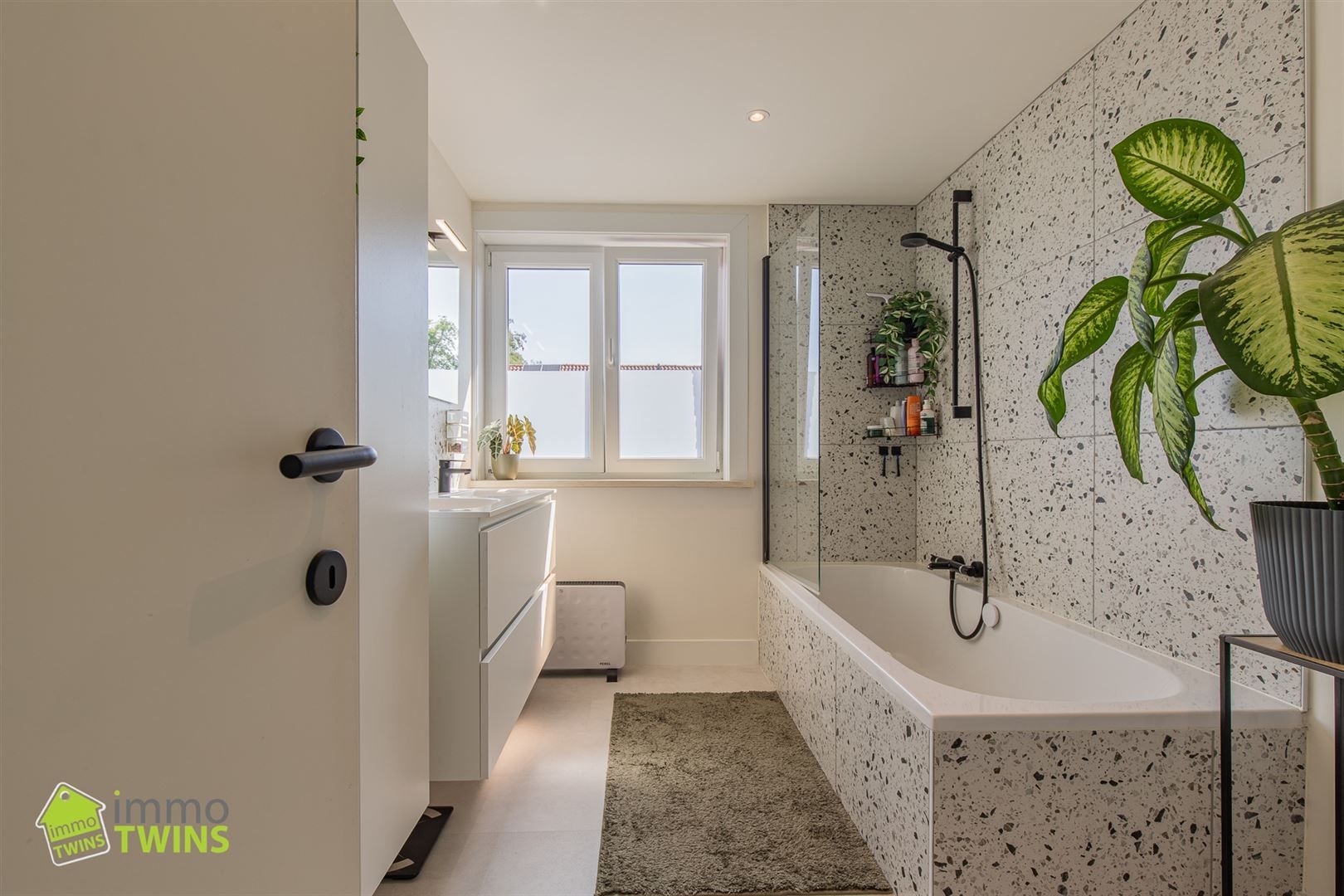 Instapklare gerenoveerde woning op wandelafstand van hartje Dendermonde foto 13